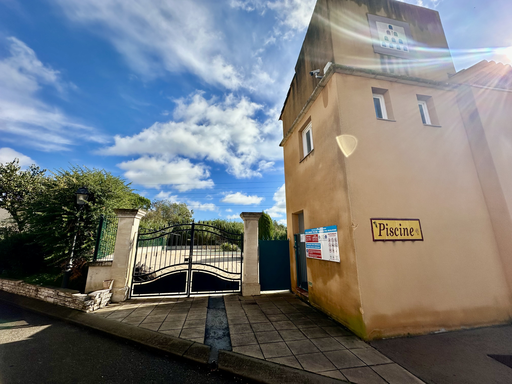 Accès piscine de la résidence
