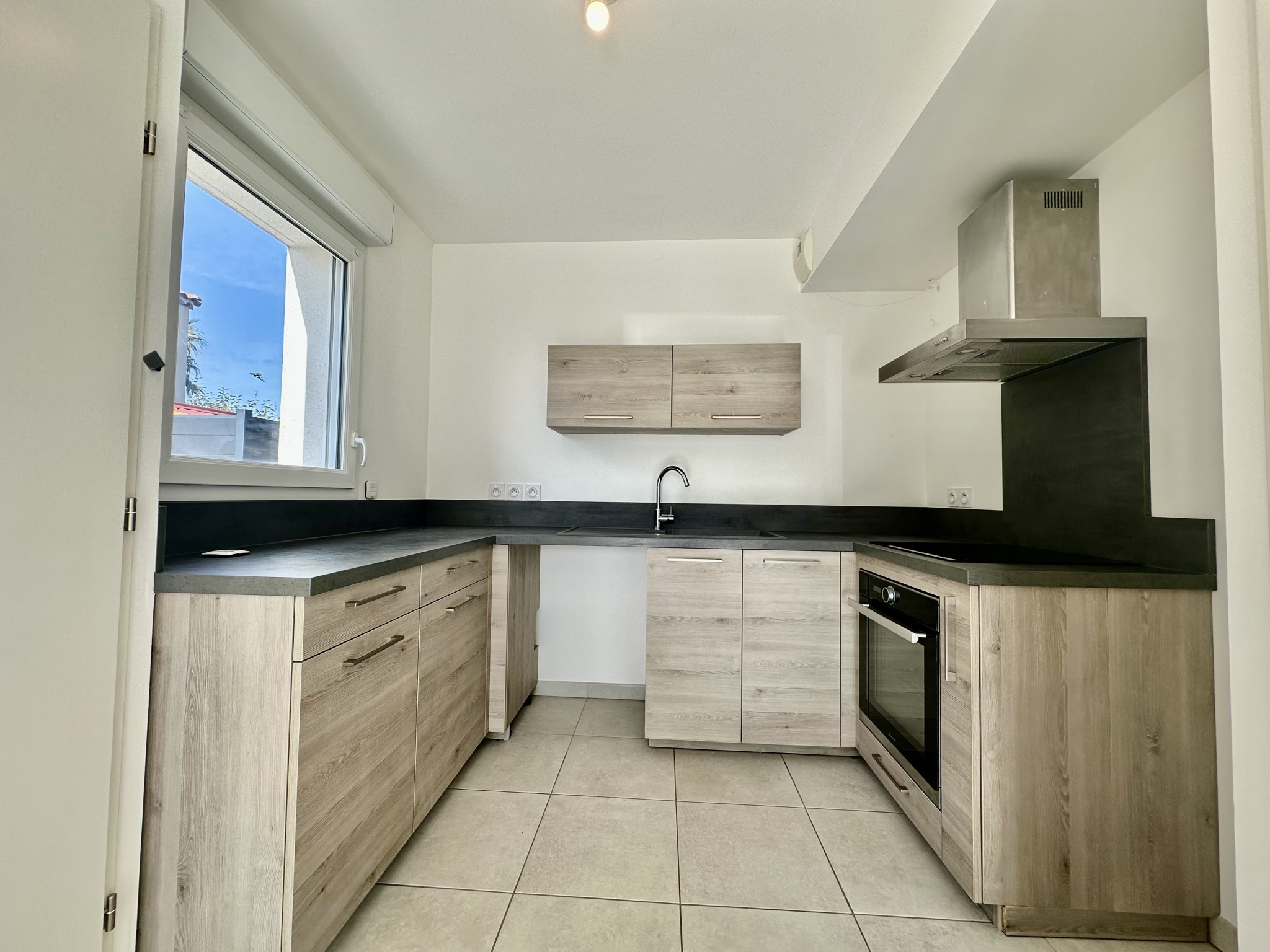 Cuisine aménagée et semi-équipée